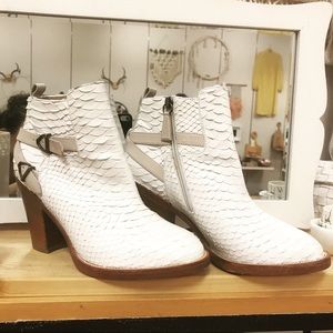 Lucchese Snakeskin Ankle Boots 🐍